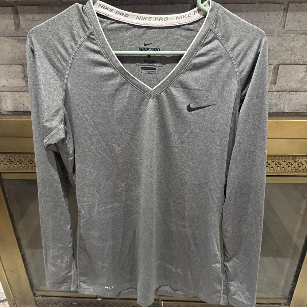 Women’s Nike Pro Fitted Workout Shirt Size Large V-Neck Grey